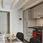 Boutique Apartment In Via Roma By Wonderful Italy