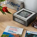 La Magnolia, Caressa De Mae