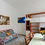 Altido Family Apt For 6, Right Next To The Beach