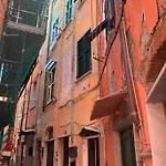 Lerici - Tiny Lovely Apartment Few Steps From The Water On A Traditional Narrow Street