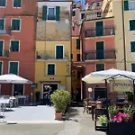 Lerici - Tiny Lovely Apartment Few Steps From The Water On A Traditional Narrow Street