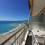 Attico Sul Mare Con Balcone Sulla Spiaggia E Terrazza Solarium Di 25 Mq