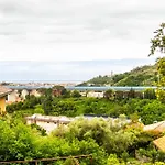 Chiavari Cozy Apartments In Villa With Shared Garden & Parking