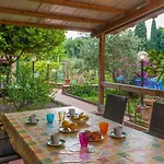 Eden House - With Garden & Parking