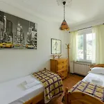 Altido Family 2 Bedroom Apt For 6 With Backyard In Mattarana