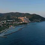 Incanto Sul Mare Con Enorme Terrazza E Piscina