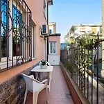 Victoria Apartments Fil Rouge