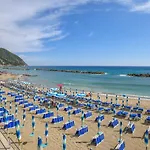 2 Bedroom Cozy Apartment In Moneglia