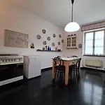 Mansarda A Finalborgo - Fascino E Tradizione