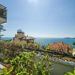 Aurelia Panoramic Seaside Apartment