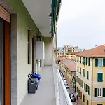 Altido Colourful Flat, Short Walk To The Beach