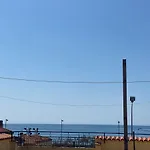 Casa Enza: Appartamento A Un Passo Dal Mare.