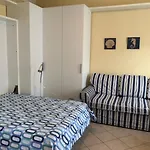 Centrally Located Apt By Harbour With Elevator