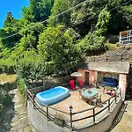 La casa con giardino, vicino al ruscello segreto