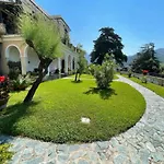 Elegant And Sea View Excelsior Apartment
