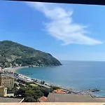Ocean View Flat With Wi-Fi, Ac And Elevator To Town