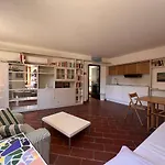 Paraggi'S House