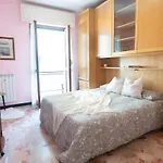 Via Crispi Grande E Comodo In Zona Tranquilla.