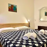 Monterosso Apartment Old City