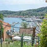 Cozy Apartment In Portovenere With Kitchenette