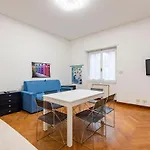 Joivy Sunny 3-Bed Flat With Balconies