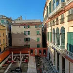 Le Maschere Di Palazzo Rosso.