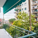 Joivy Sunny 3-Bed Flat With Balconies