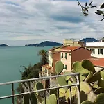 Bellissima Casa A Picco Sul Mare !