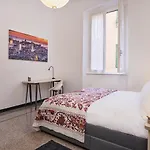 Central & Cozy Apartment By Wonderful Italy