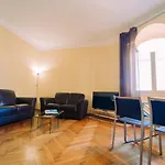 Elegant Apartment In The Center By Wonderful Italy