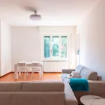 Joivy Chic Flat With Balcony