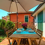 Casa Con Giardino, Garage, Wi-Fi, 2 Bagni E Ac In Una Camera Da Letto