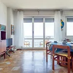 Blumele Lovely Sea View Apartment