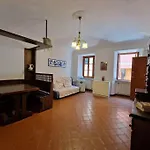 Silver Sands Finale Ligure - Traditional Apartment - 4 Beds & Terrace By The Beach