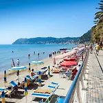 Delizioso Bilocale Ad Albenga Con Terrazzo Vista Mare