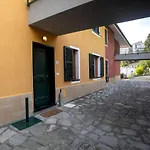 081B) Historic Villa Il Vigneto 49, Sea View, Balcony, Free Private Parking
