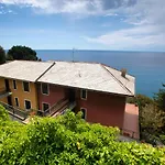 081B) Historic Villa Il Vigneto 49, Sea View, Balcony, Free Private Parking