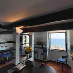 Gioiellino A Genova Nervi Vista Mare