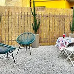 Hostdomus - Garden Suite