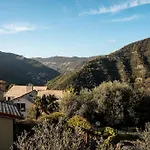 Rainbow House- With Jacuzzi-Wifi-Garden-Balcony-Parking