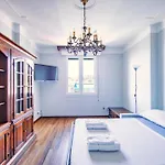 Elegant Apartment-Con Free Wi-Fi & A/C