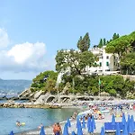 3 Bedroom Amazing Apartment In Zoagli