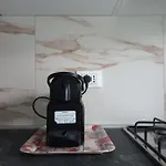 Wh - Un Posto Al Sole - Attico Monolocale Con Parcheggio Gratuito - 5 Minuti Dal Centro - Wifi