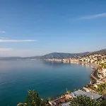 3 Bedroom Stunning Apartment In Savona