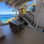 Tra Ulivi E Mare