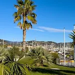 Balcony And Garage - Beaches 5Min Away - Smart Tv