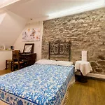 The Vernazza Main Plaza - Rooms & Suites