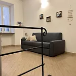 Vicolo Corto Casa 1