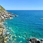 Carattino 12 Idyllic Seafront Retreat