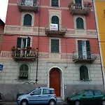 Casa Albarosa, 10 Min Walk Train Station, Free Parking.